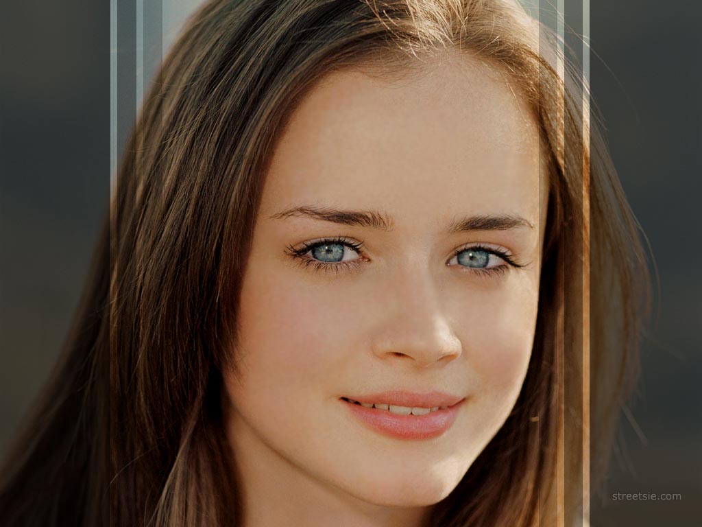 the different facets of women The profiles of women tend to be flatter, while the foreheads of men tend to slope backward and the lower portion of their faces tends to protrude forward facial features females' eyebrows are more arched and sit higher above the rims of the eyes, while males' eyebrows sit slightly above the brow bone. the different facets of women The profiles of women tend to be flatter, while the foreheads of men tend to slope backward and the lower portion of their faces tends to protrude forward facial features females' eyebrows are more arched and sit higher above the rims of the eyes, while males' eyebrows sit slightly above the brow bone.